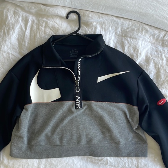 Nike Dri-Fit cropped half - zip jumper - Picture 4 of 6